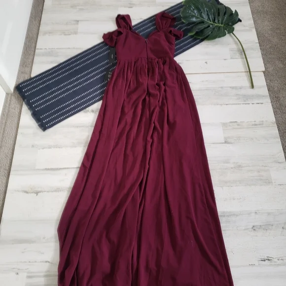 Lulus Ocean Of Elegance Off The Shoulder Burgundy Maroon Maxi Dress NWT Small